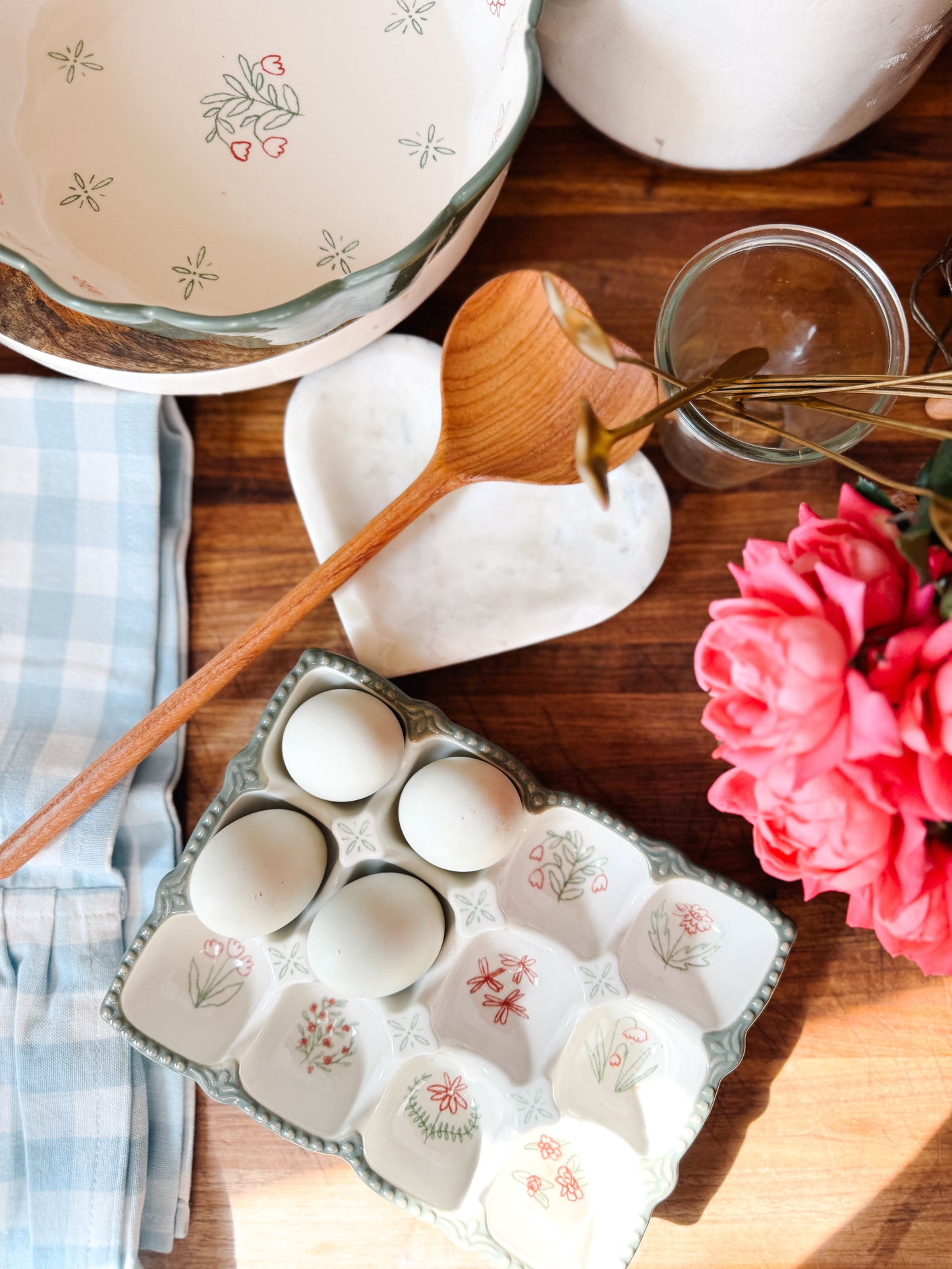 Camellia Egg Holder